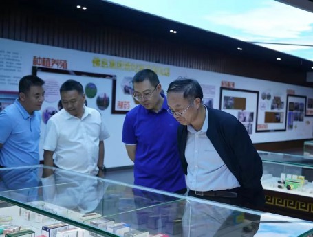 中国工程院院士金征宇一行莅临佛慈调研指导