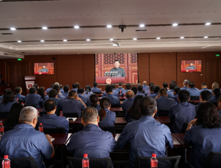 佛慈集团组织干部职工观看纪念中国人民抗日战争暨世界反法西斯战争胜利80周年大会直播